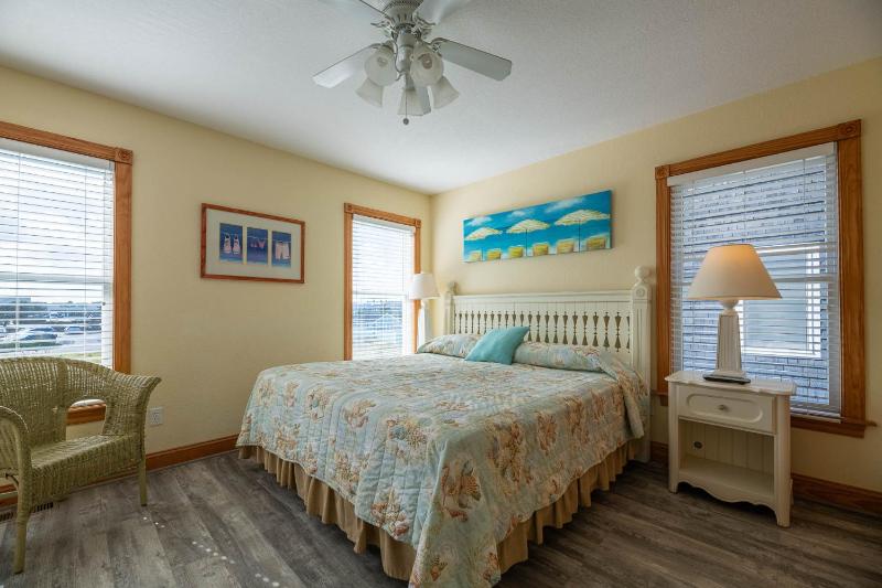 Carolina Dreamin' - Nags Head Private Beach Access w/Parking Passes Pool Hot Tub Pool Table Pets OK - image 15