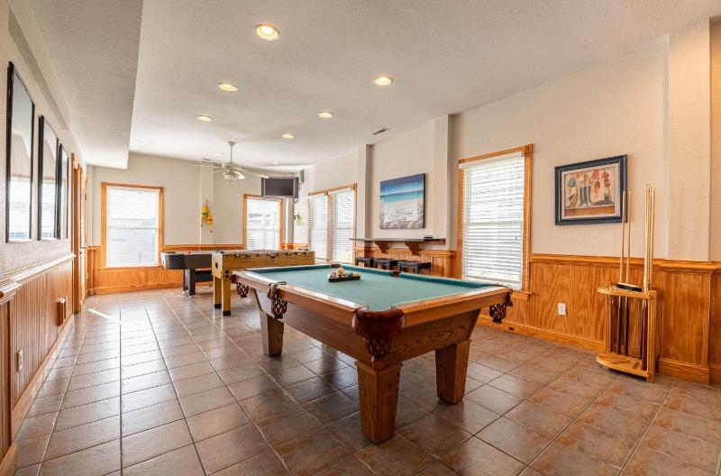 Carolina Dreamin' - Nags Head Private Beach Access w/Parking Passes Pool Hot Tub Pool Table Pets OK - image 11