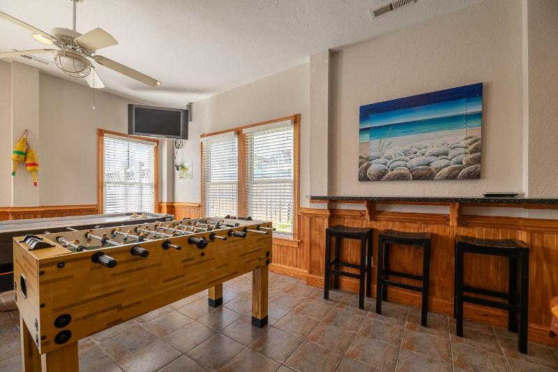Carolina Dreamin' - Nags Head Private Beach Access w/Parking Passes Pool Hot Tub Pool Table Pets OK - image 7
