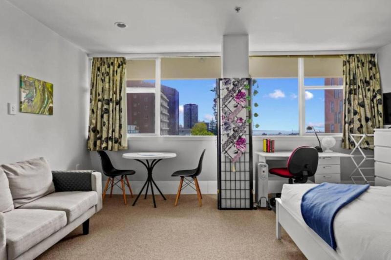 Comfortable Studio with Parking and Seaview - image 12