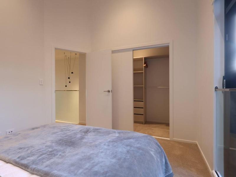 Designer home near Newmarket - image 5