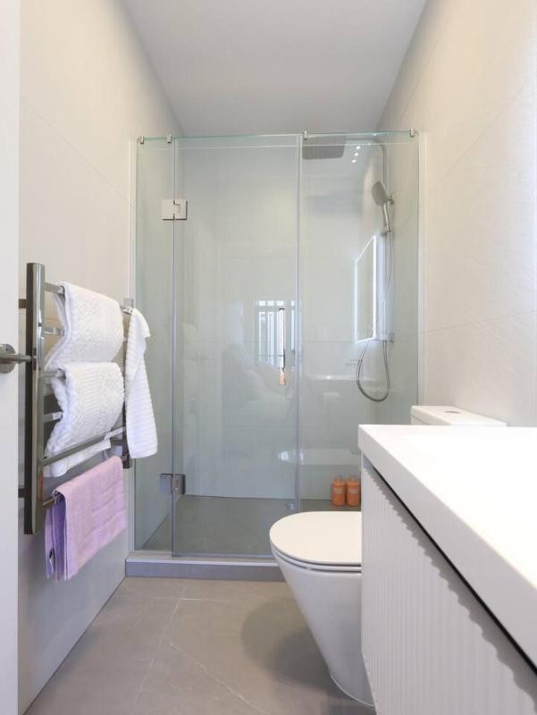 Designer home near Newmarket - image 16