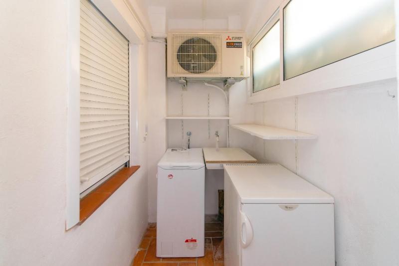 WELCS APARTAMENTO 316 EMP con Balcón parking privado y AC - image 3