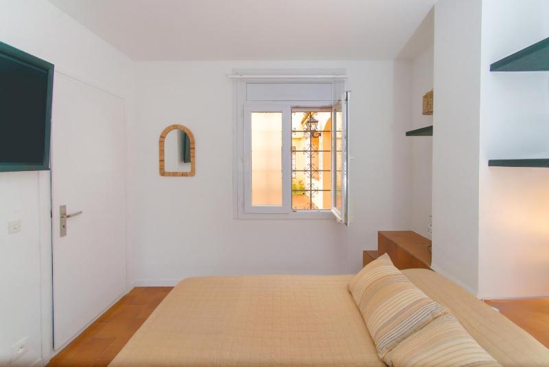 WELCS APARTAMENTO 316 EMP con Balcón parking privado y AC - image 10