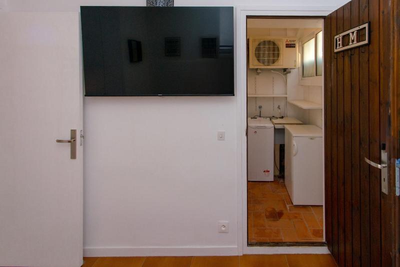 WELCS APARTAMENTO 316 EMP con Balcón parking privado y AC - image 4