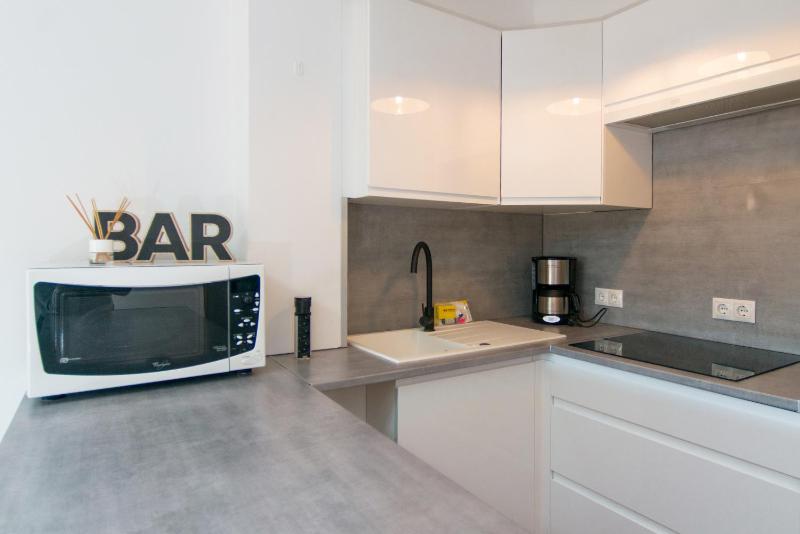 WELCS APARTAMENTO 316 EMP con Balcón parking privado y AC - image 14
