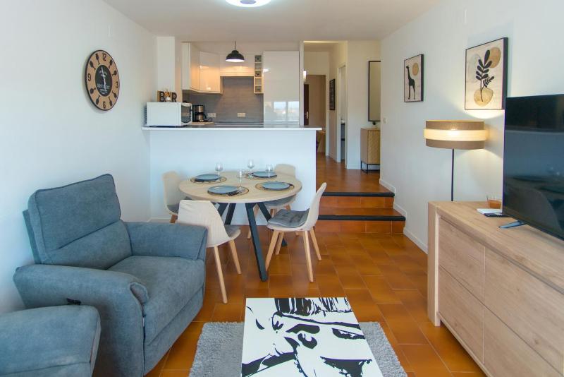WELCS APARTAMENTO 316 EMP con Balcón parking privado y AC - image 8