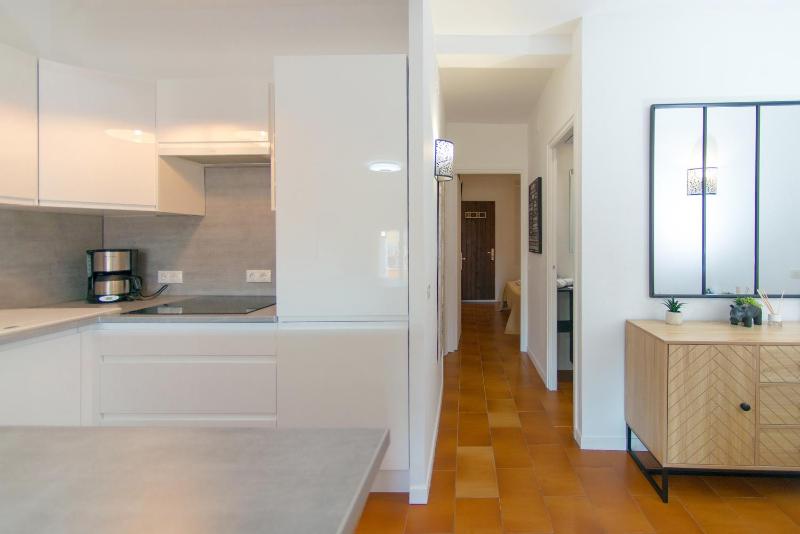 WELCS APARTAMENTO 316 EMP con Balcón parking privado y AC - image 6