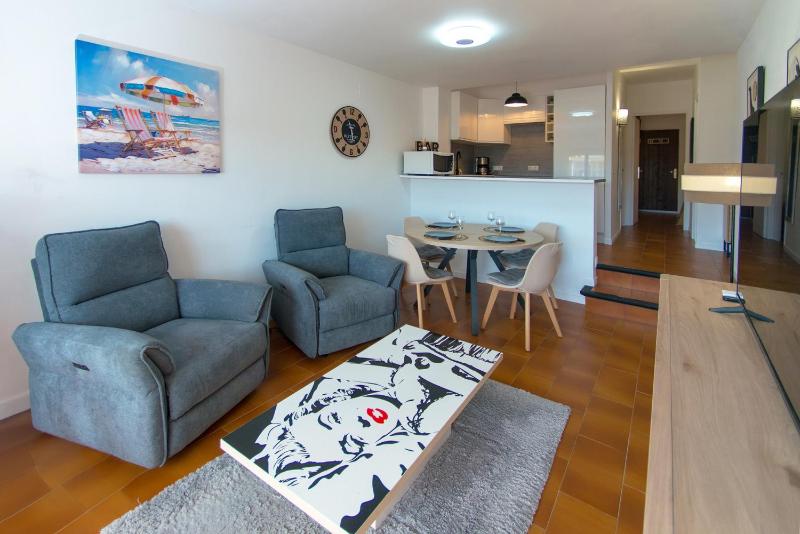 WELCS APARTAMENTO 316 EMP con Balcón parking privado y AC - image 17