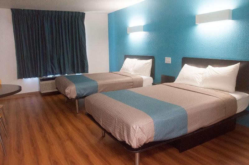 Quadruple Room - Non-Smoking image 4