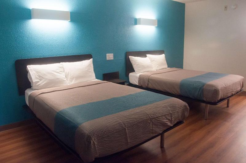 Quadruple Room - Non-Smoking image 2
