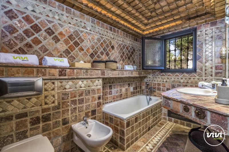 ViVi Homes - Villa Bella - Private pool - Garden - image 14