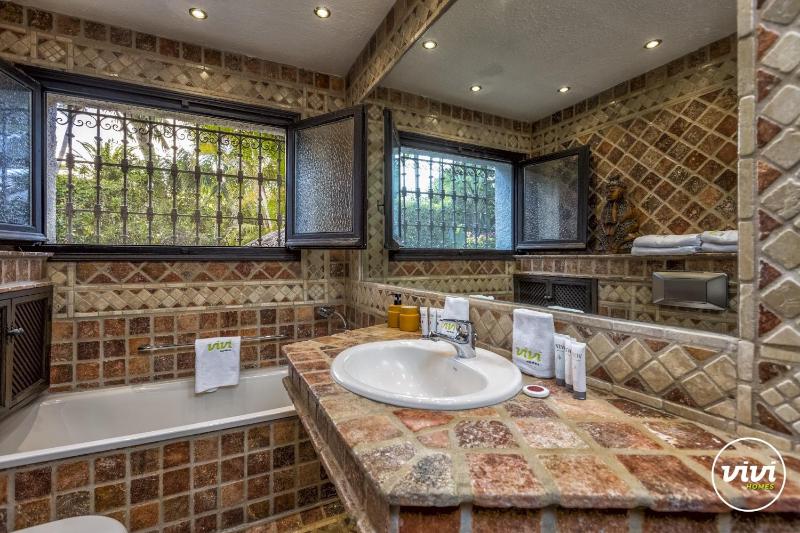 ViVi Homes - Villa Bella - Private pool - Garden - image 7