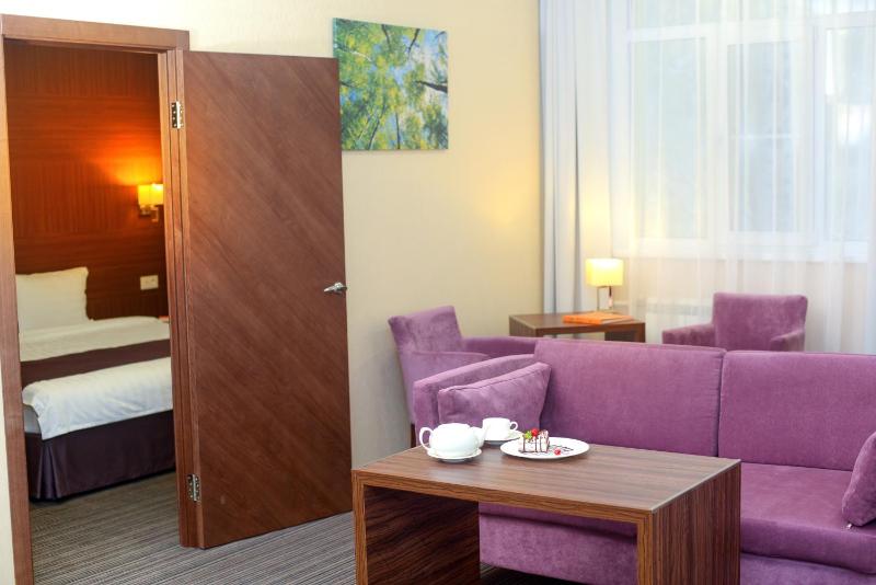 Superior King Suite image 3