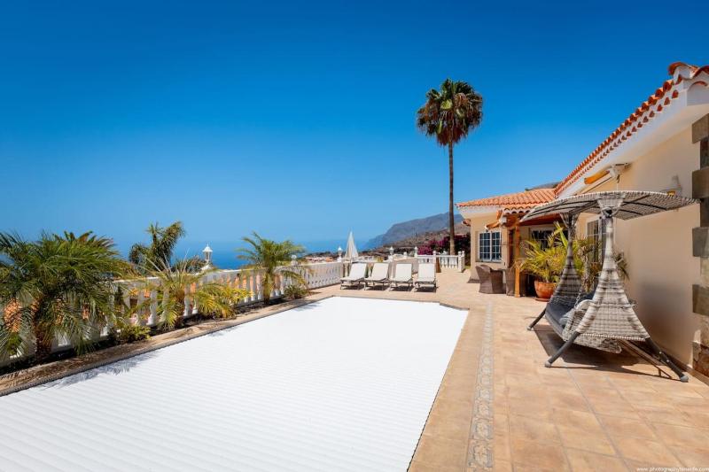 Villa with views and heated pool - image 26