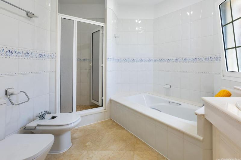 Villa with views and heated pool - image 6