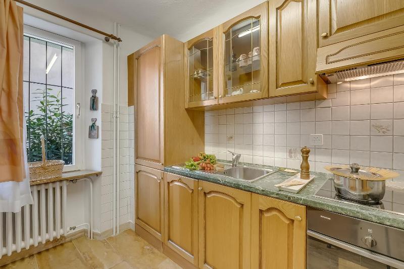 Casa Naima: Family House | Terrace & Peaceful Location - Happy Rentals - image 8
