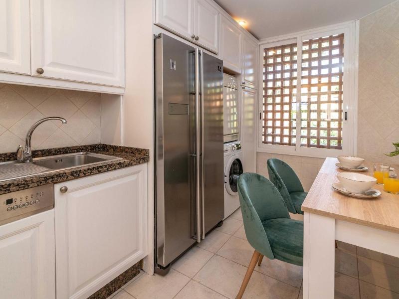 VACATION MARBELLA I La Alzambra Peaceful Hideaway with Sea views Close to Puerto Banus Large Communal Pool Luxury Renovated Interiors Sun-Drenched Terrace - image 36