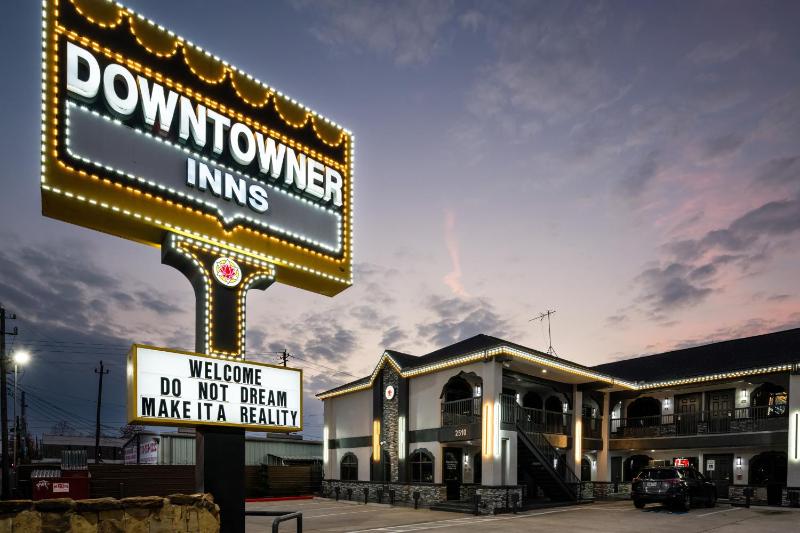 Downtowner Inns - Houston (Hamilton St.) - image 32