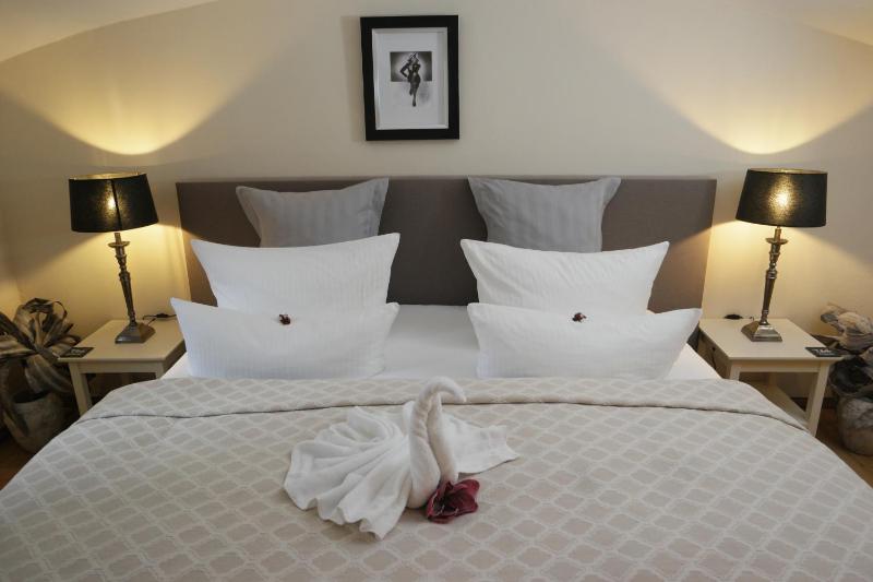 Deluxe Souterrain Apartment image 4