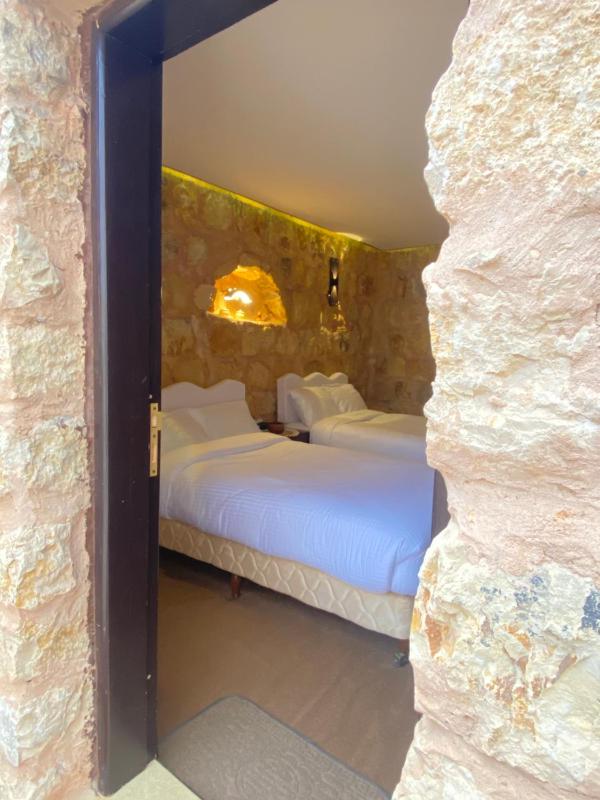 Petra Gateway Guest Room - image 11