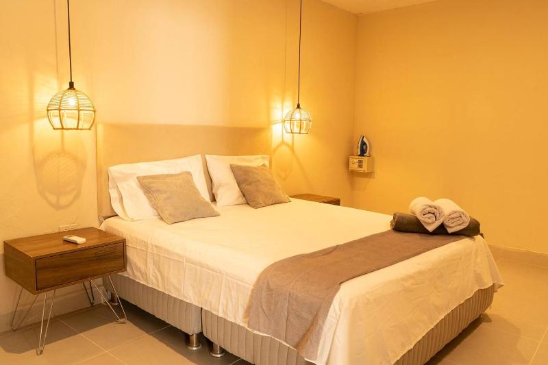 Apto Moneda 5 Colonial Charm Jacuzzi in the Heart of Cartagena - image 7