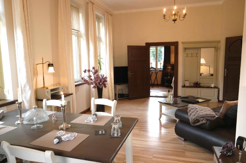 Deluxe Romantique Apartment image 3