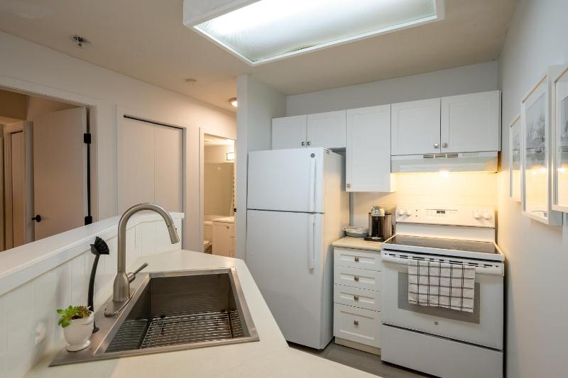 1BR + Sofa Bed | Marketplace Lodge | Village Location | Mountain Views | Parking - image 7