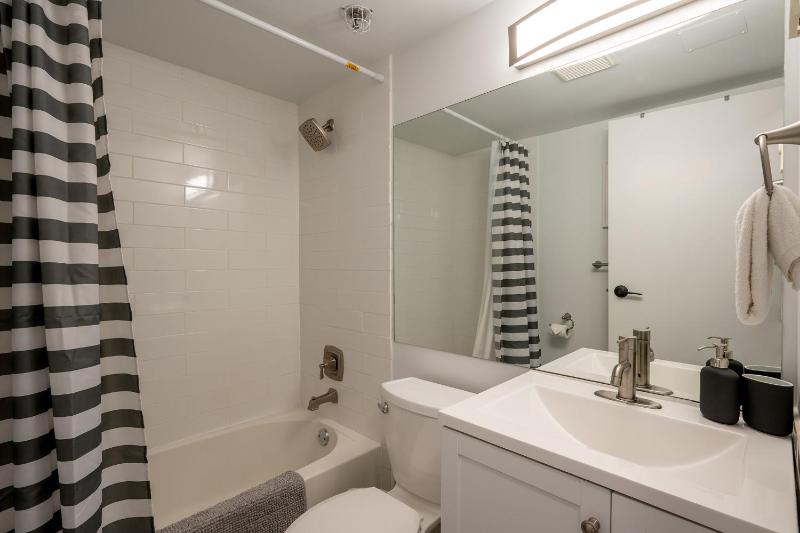 1BR + Sofa Bed | Marketplace Lodge | Village Location | Mountain Views | Parking - image 6