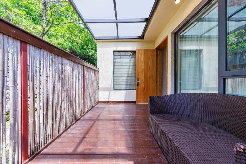Floating Peaks Retreat-English Services-Near the Zhangjiajie National Forest Perk - image 24
