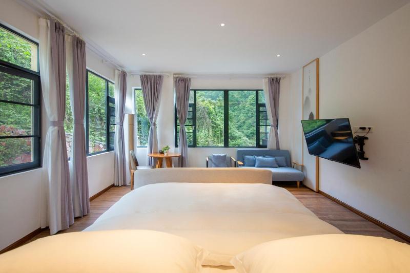 Floating Peaks Retreat-English Services-Near the Zhangjiajie National Forest Perk - image 10