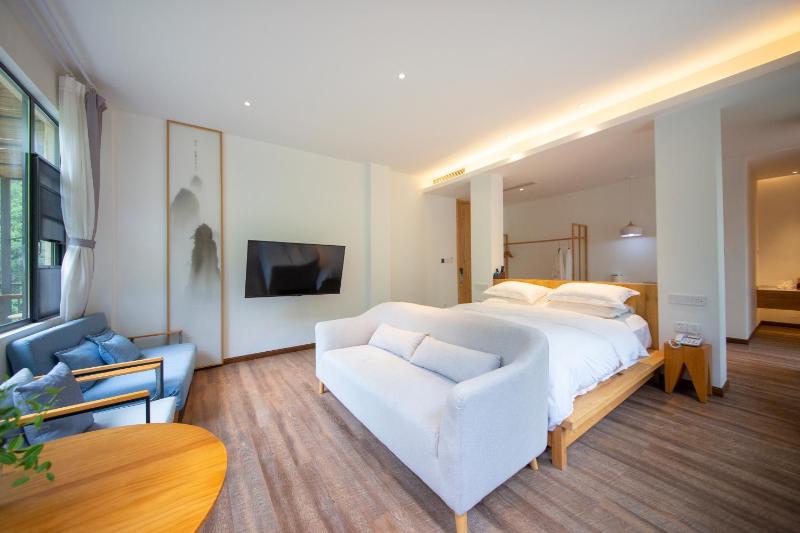 Floating Peaks Retreat-English Services-Near the Zhangjiajie National Forest Perk - image 17