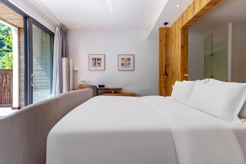 Floating Peaks Retreat-English Services-Near the Zhangjiajie National Forest Perk - image 8