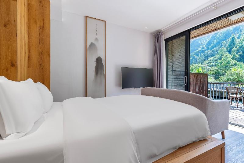 Floating Peaks Retreat-English Services-Near the Zhangjiajie National Forest Perk - image 31