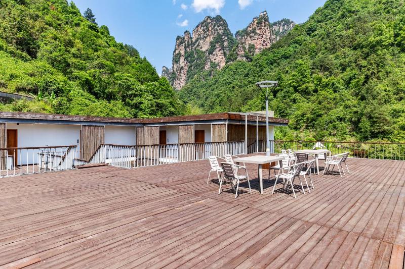Floating Peaks Retreat-English Services-Near the Zhangjiajie National Forest Perk - image 7