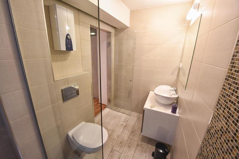 Double Room with Private Bathroom image 4