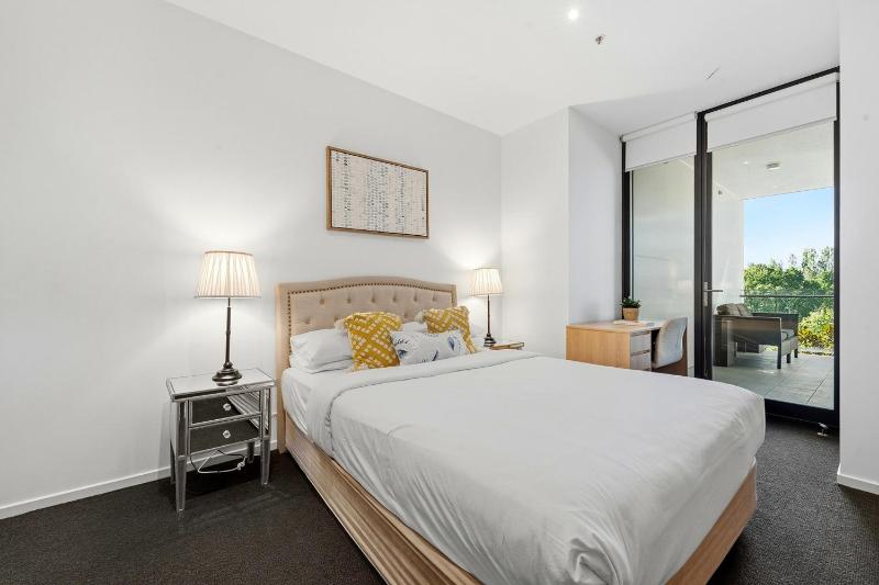 Manhattan CBD Stay Resort-Style Prime Location - image 1