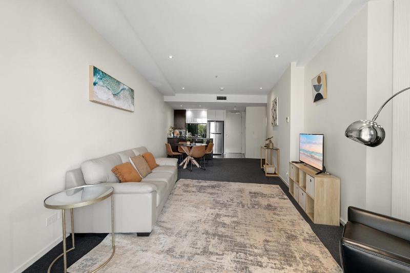 Manhattan CBD Stay Resort-Style Prime Location - image 9