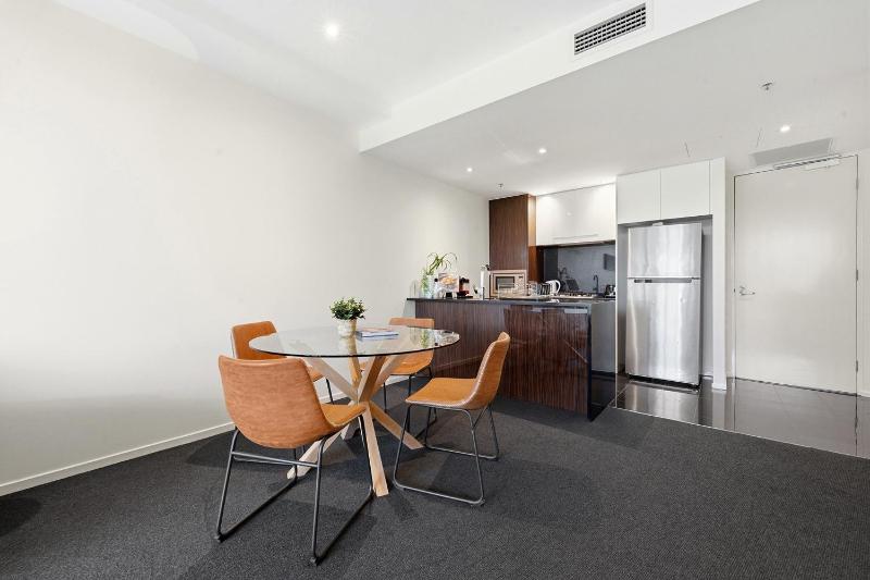 Manhattan CBD Stay Resort-Style Prime Location - image 6