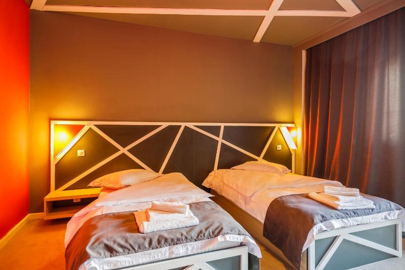 Deluxe Twin Room image 3