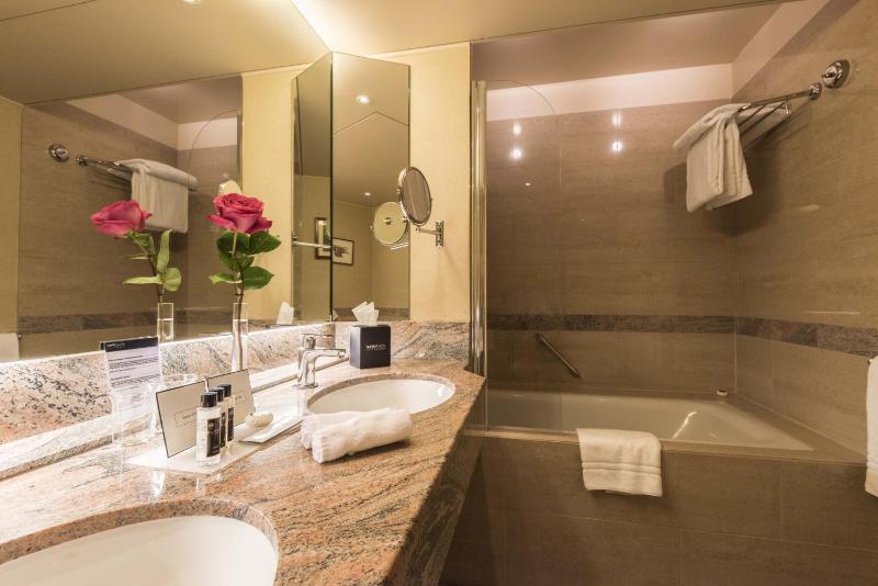Superior Double Room image 3