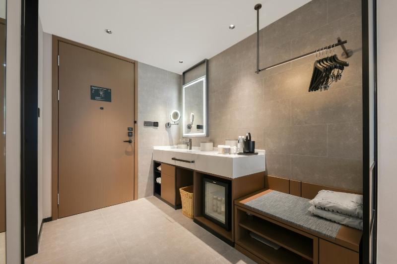 Atour Hotel Tonghui North Road Qianjiang Century City - image 13