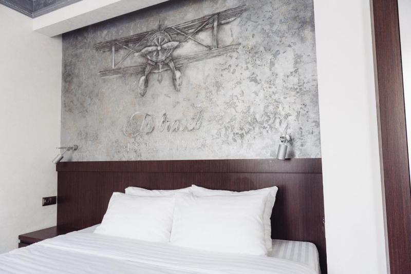 Deluxe Double or Twin Room image 2