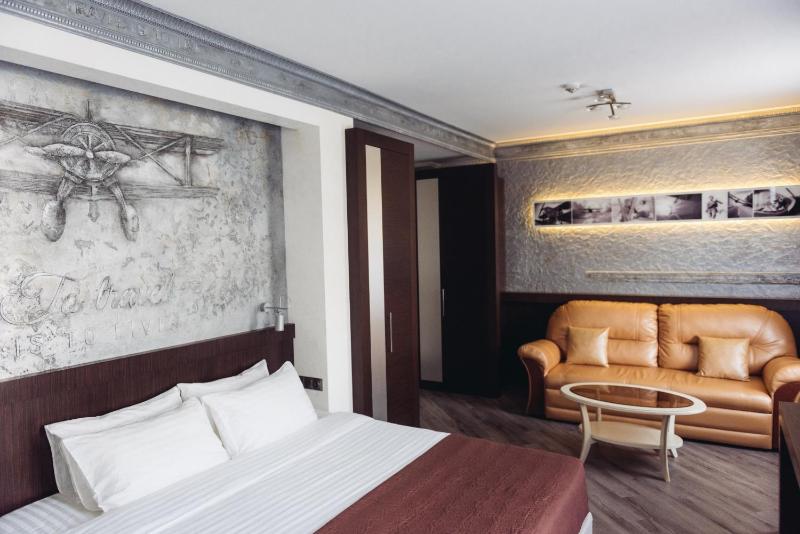 Deluxe Double or Twin Room image 4