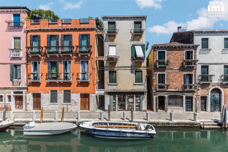 Canaletto Apartment with Canal View in Dorsoduro - image 16