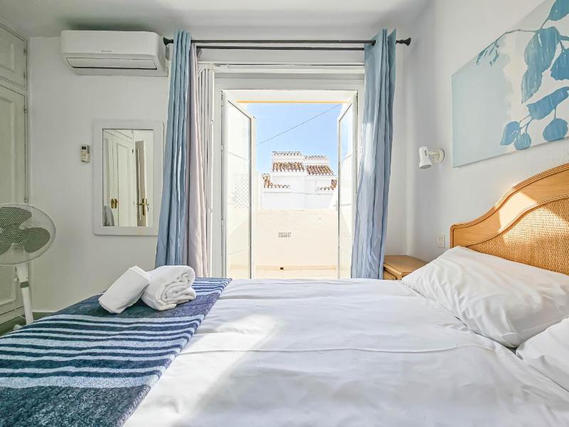 3 Bed Townhouse with roof terrace 100m to beach - image 20