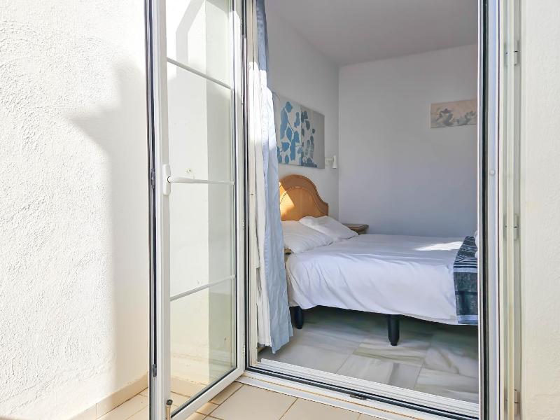 3 Bed Townhouse with roof terrace 100m to beach - image 26