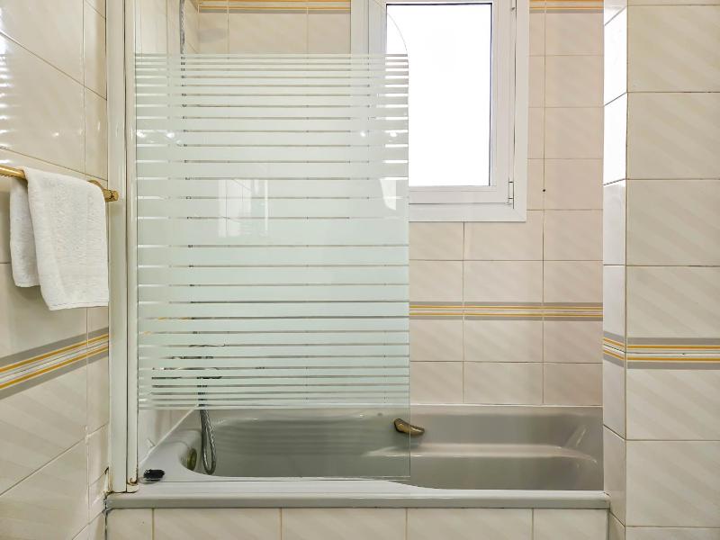 3 Bed Townhouse with roof terrace 100m to beach - image 18