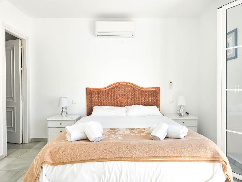 3 Bed Townhouse with roof terrace 100m to beach - image 19