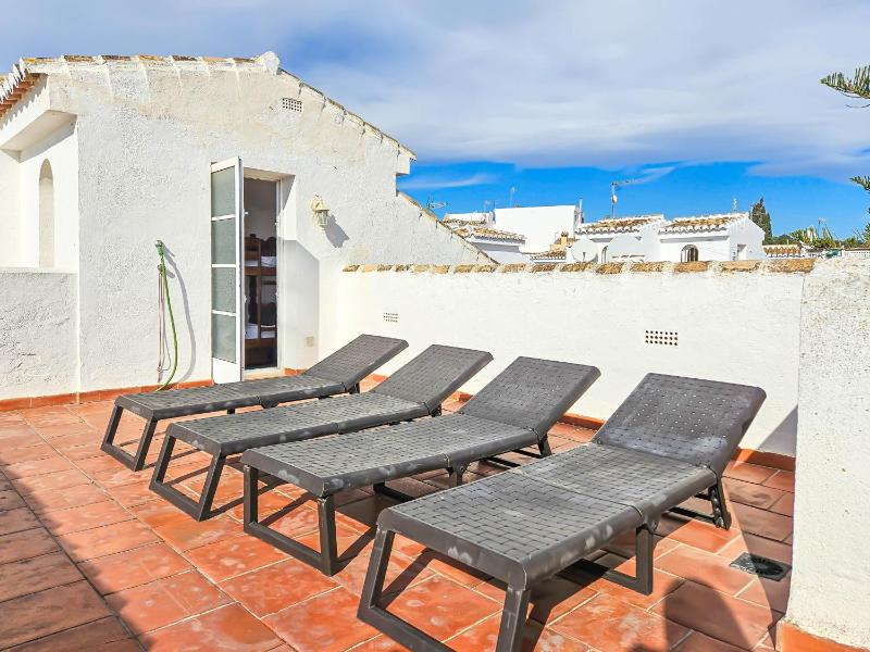 3 Bed Townhouse with roof terrace 100m to beach - image 25